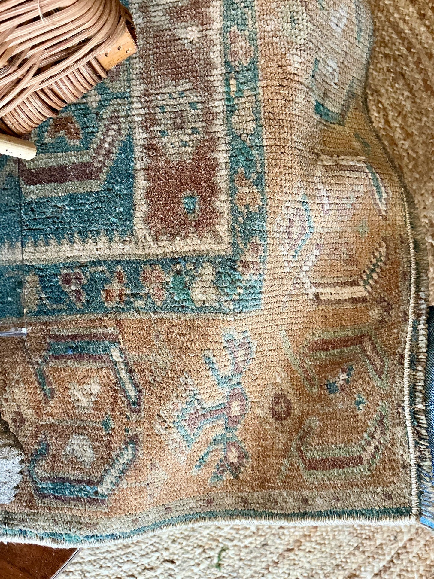 Rug 5'9"L x 3'1"W