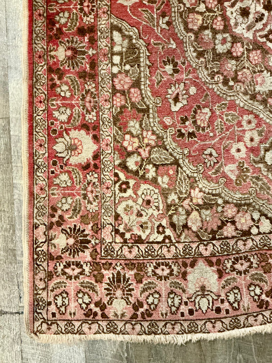 Vintage Rug 5' 8" L x4' 1" W