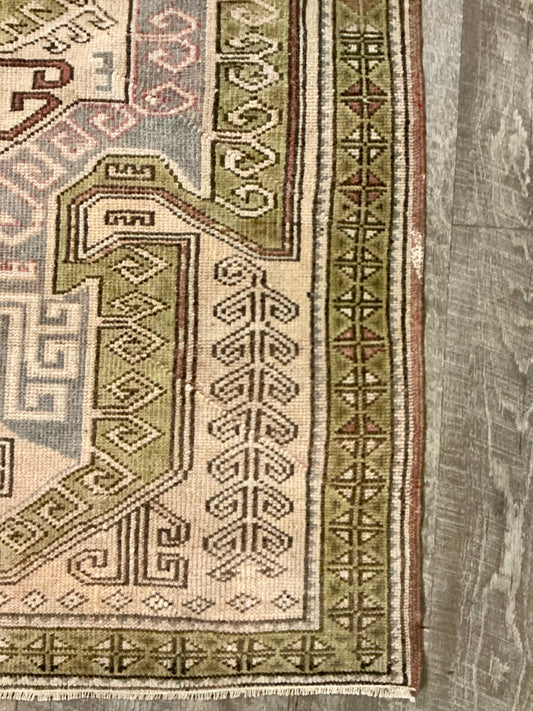 Persian Rug 5'7 1/4" L x 3'5 1/2" W