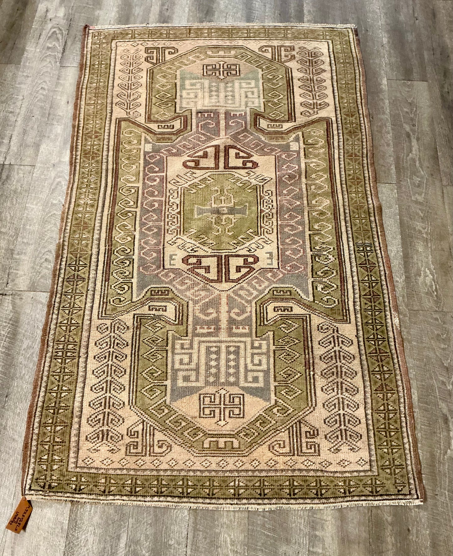 Persian Rug 5'7 1/4" L x 3'5 1/2" W