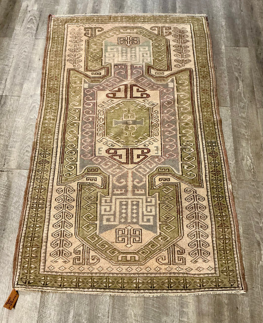 Persian Rug 5'7 1/4" L x 3'5 1/2" W